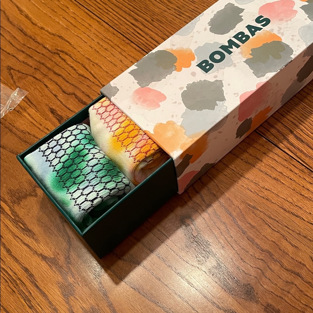 New Bombas Medium Ankle sock 4 in Package Pink, Gray & Orange Paint-Spot Pattern